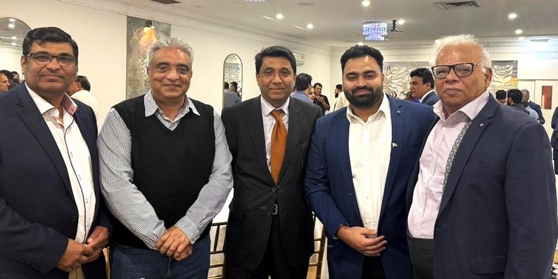 A group of men standing together

AI-generated content may be incorrect.