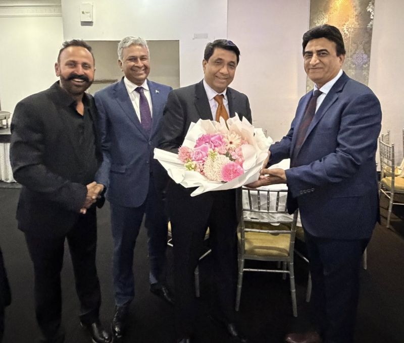 A group of men in suits holding flowers

AI-generated content may be incorrect.