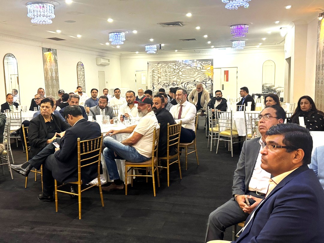 A group of people sitting in a room

AI-generated content may be incorrect.