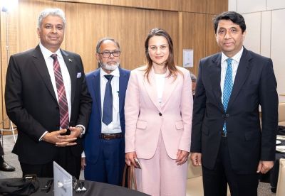 A group of people standing together

AI-generated content may be incorrect.