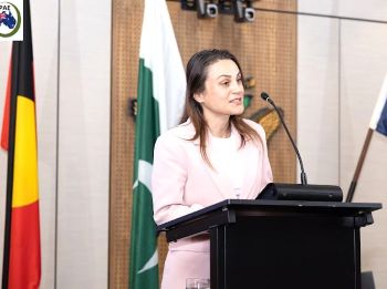 A person standing at a podium

AI-generated content may be incorrect.