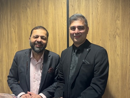 Two men in suits smiling

AI-generated content may be incorrect.