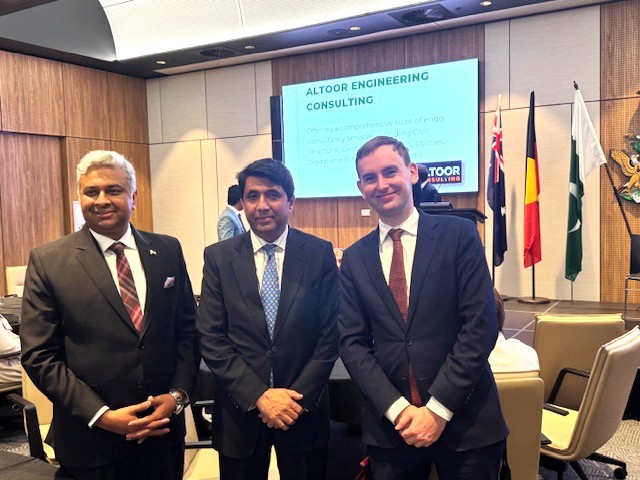 A group of men in suits

AI-generated content may be incorrect.