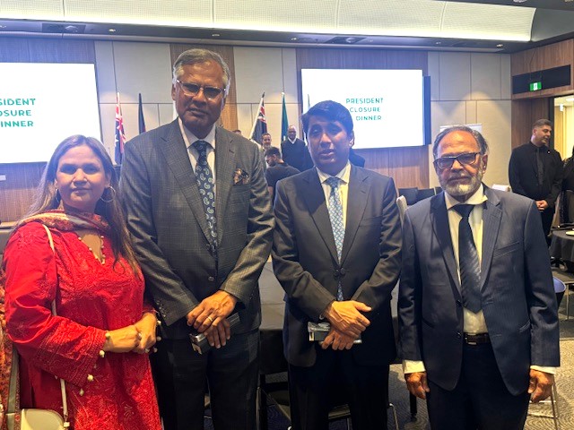 A group of people standing together

AI-generated content may be incorrect.