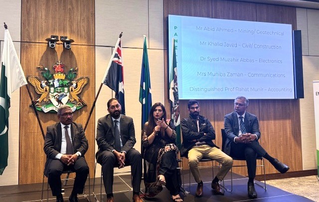 A group of people sitting in chairs

AI-generated content may be incorrect.