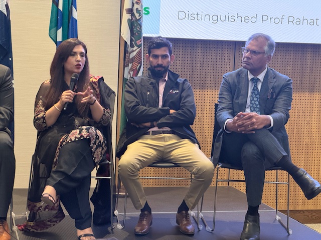 A group of people sitting in chairs

AI-generated content may be incorrect.