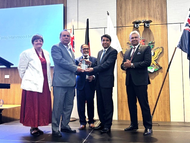 A group of people standing on a stage

AI-generated content may be incorrect.