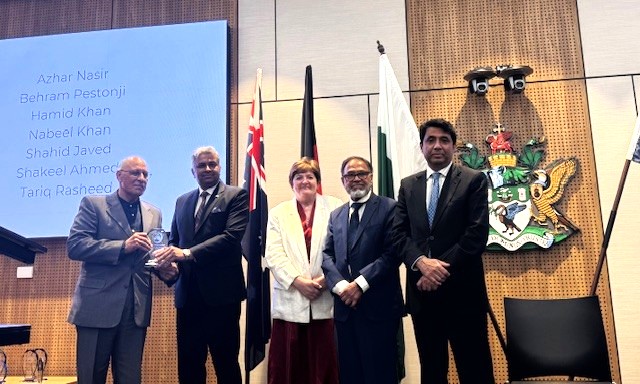 A group of people standing together

AI-generated content may be incorrect.