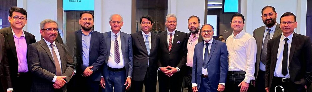 A group of men in suits

AI-generated content may be incorrect.