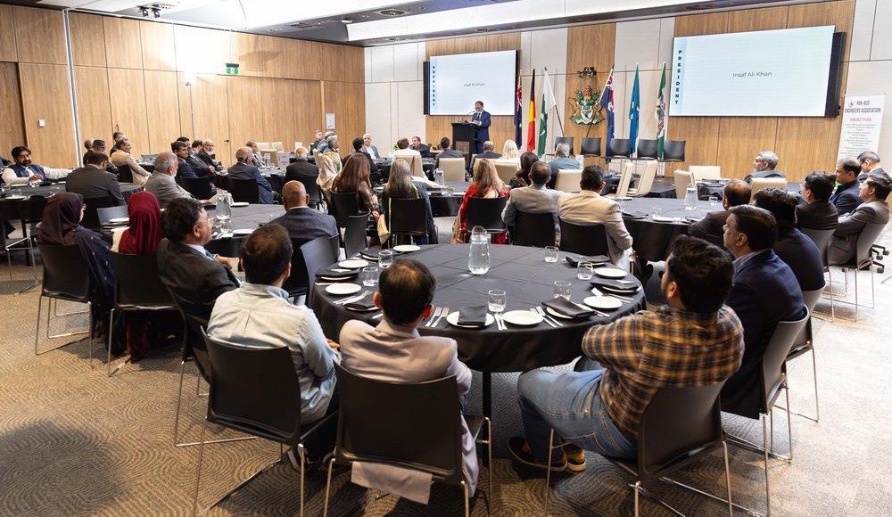 A group of people sitting at tables in a room

AI-generated content may be incorrect.