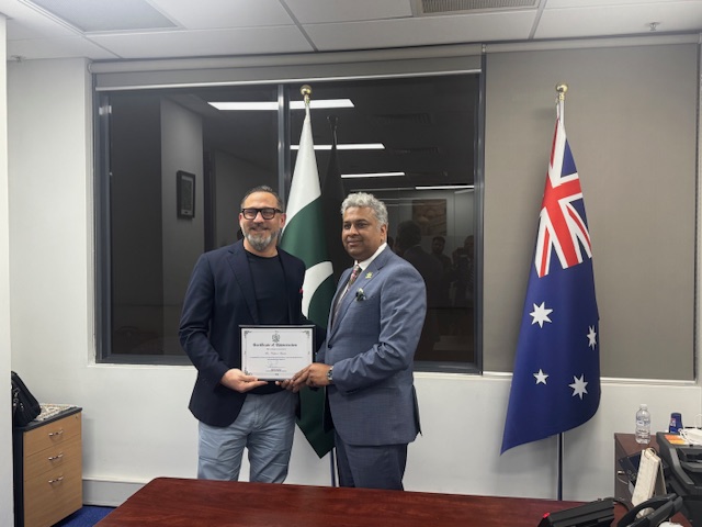 Two men holding a certificate

AI-generated content may be incorrect.