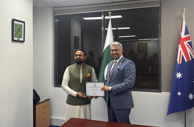 Two men holding a certificate

AI-generated content may be incorrect.