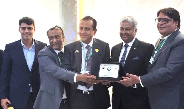 A group of men in suits holding a plaque

AI-generated content may be incorrect.