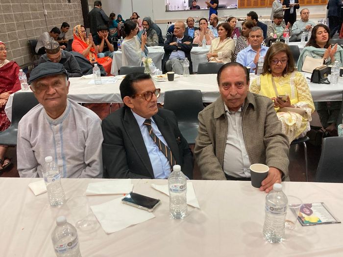 A group of people sitting at a table

AI-generated content may be incorrect.