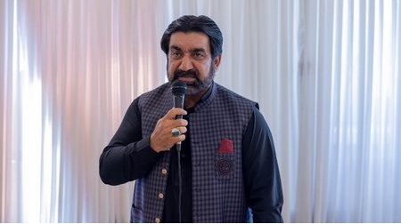 A person holding a microphone

AI-generated content may be incorrect.