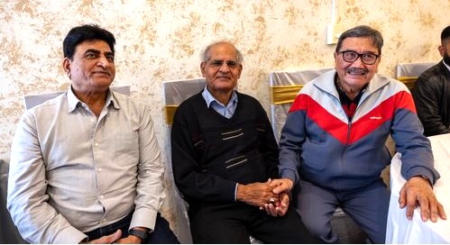 A group of men sitting on chairs

AI-generated content may be incorrect.