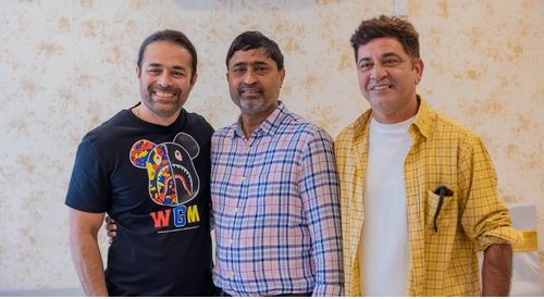 A group of men smiling

AI-generated content may be incorrect.