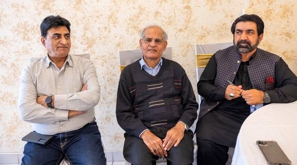 A group of men sitting in chairs

AI-generated content may be incorrect.