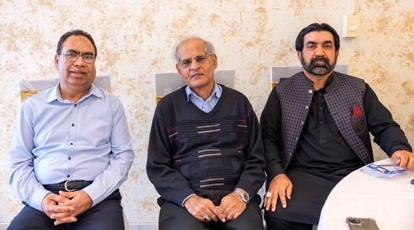 A group of men sitting in chairs

AI-generated content may be incorrect.