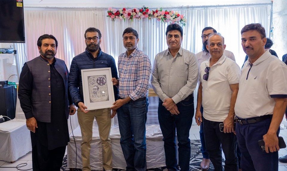 A group of men holding a picture

AI-generated content may be incorrect.