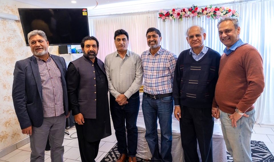 A group of men standing together

AI-generated content may be incorrect.