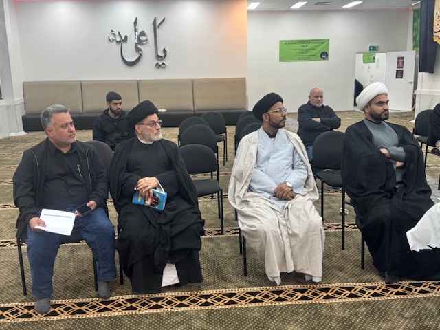 A group of people sitting in chairs

AI-generated content may be incorrect.