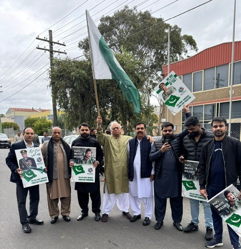 A group of men holding signs

AI-generated content may be incorrect.