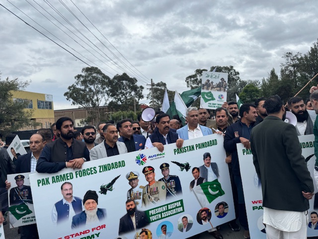 A group of people holding signs

AI-generated content may be incorrect.