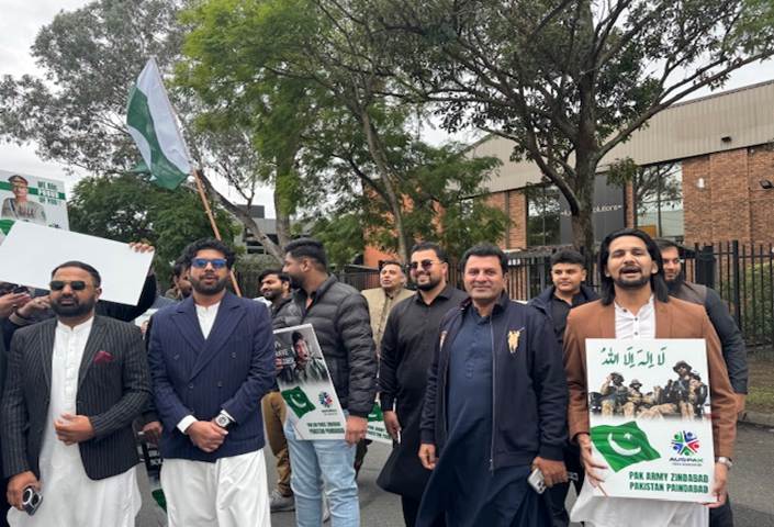 A group of people holding signs

AI-generated content may be incorrect.