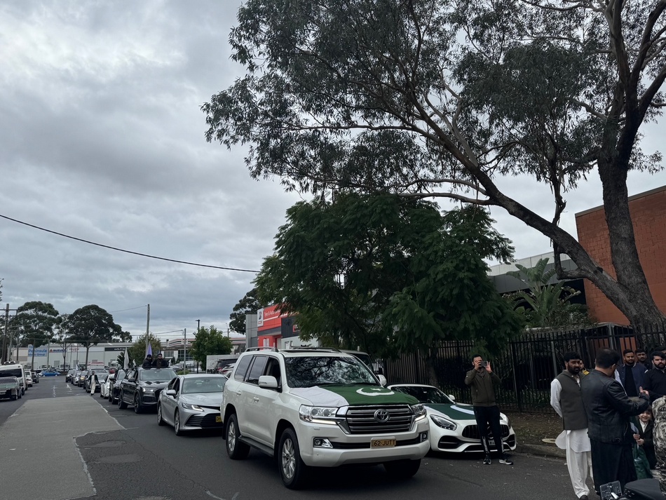 A group of cars parked on a street

AI-generated content may be incorrect.