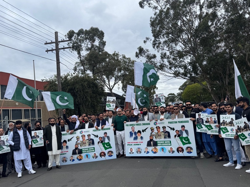 A group of people holding signs

AI-generated content may be incorrect.