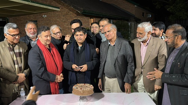 A group of men standing around a cake

AI-generated content may be incorrect.